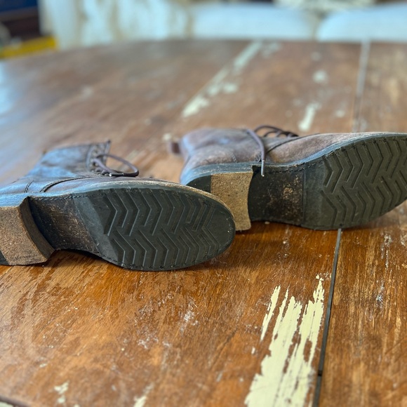 Frye Combat Boots size 8.5 - Picture 7 of 7